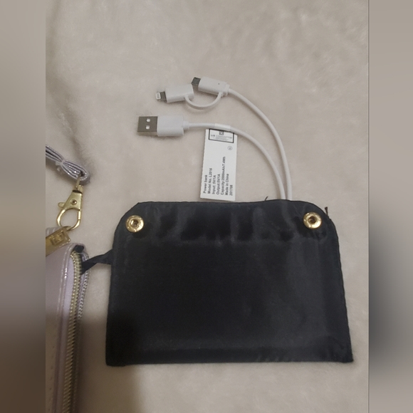 Liz Claiborne charging wallet/purse - Picture 4 of 5